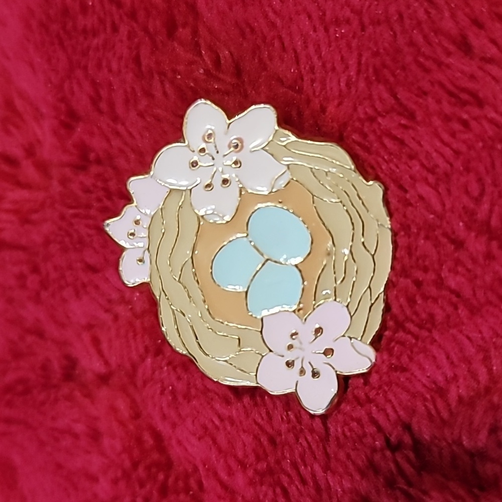 Lightweight Spring/ Easter Nest with flowers and eggs broach